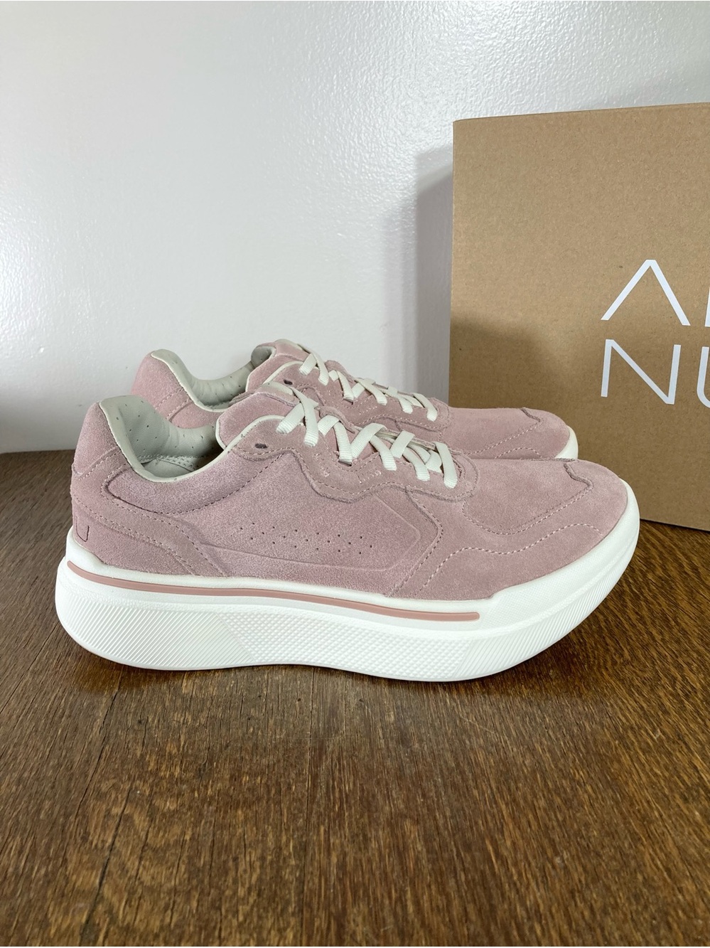 NWB Ahnu Sequence 1.1 Suede Platform Sneaker Women’s Size 7.5 Dusty Rose